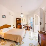 Rosa Apartmanhotel 4*