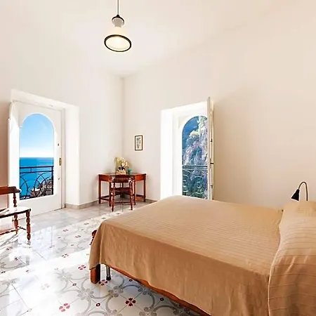 Rosa 4* Ραβέλλο